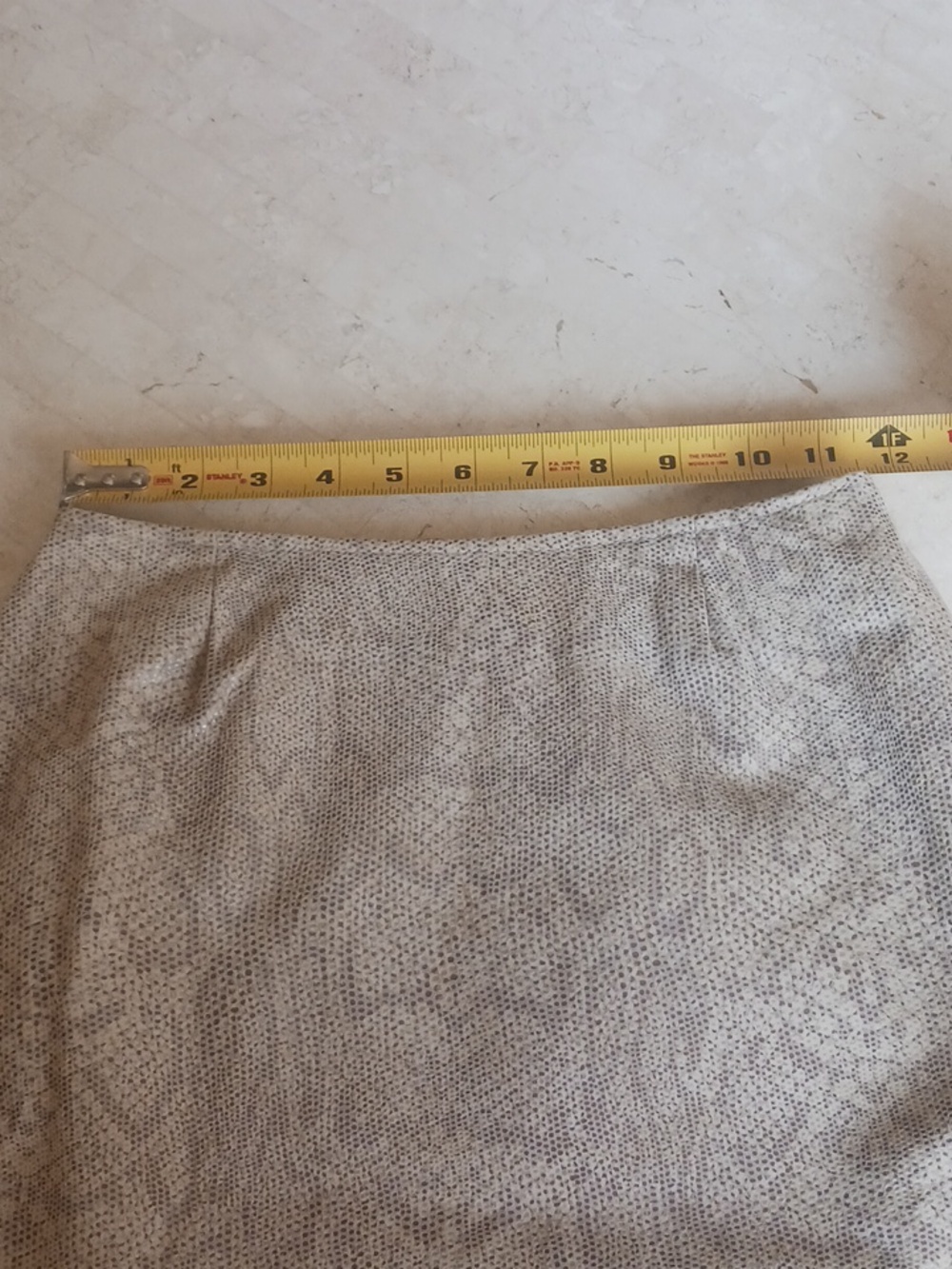 Vintage women's Leather skirt, U.S. size 2 Danier/Canada/-reptile Print - Picture 2 of 13